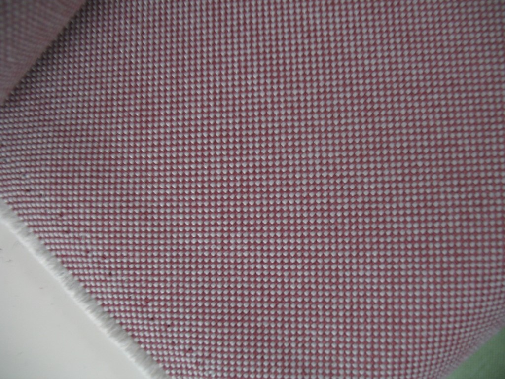Kvadrat Field 2 623 dark pink grey