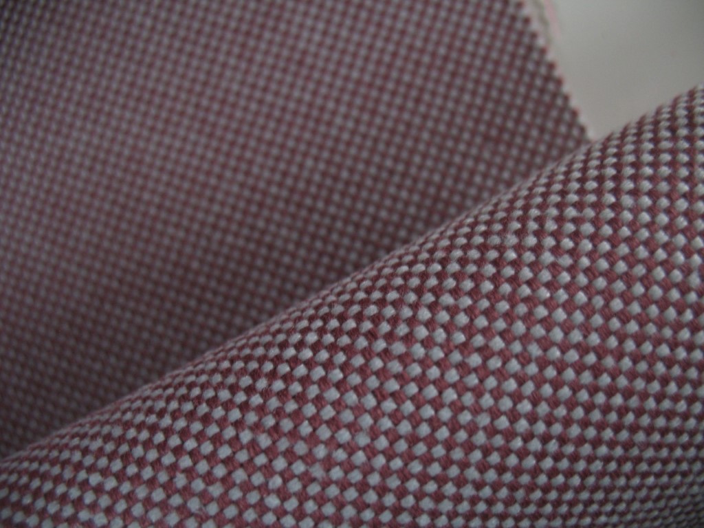 Kvadrat Field 2 623 dark pink grey