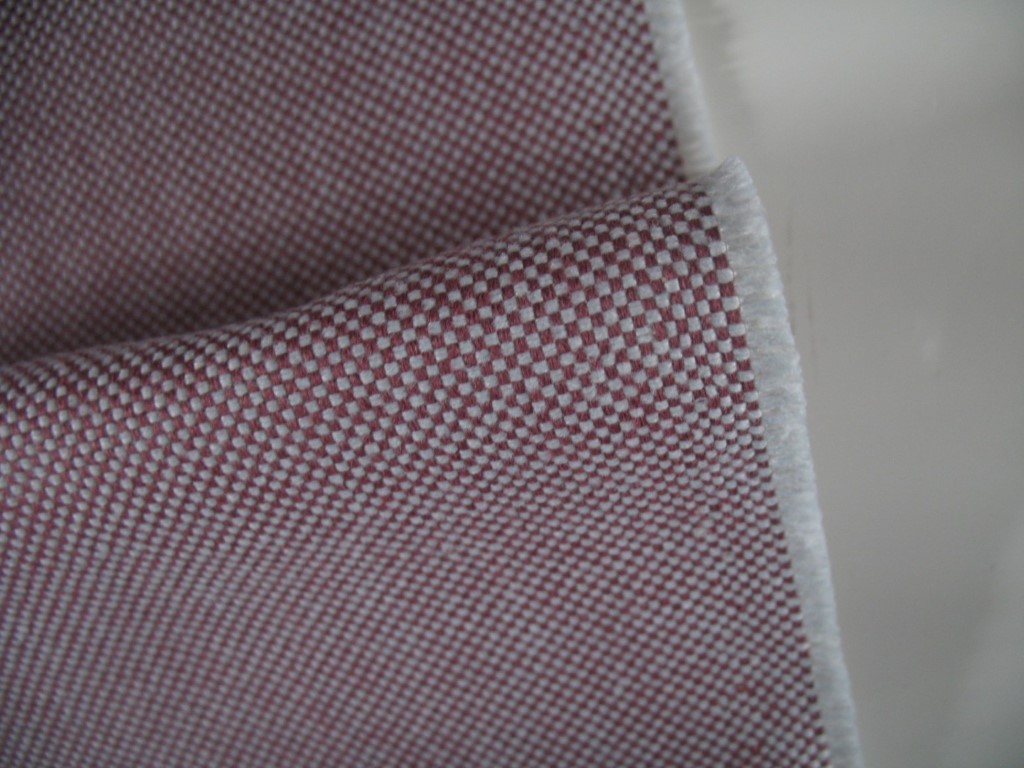Kvadrat Field 2 623 dark pink grey