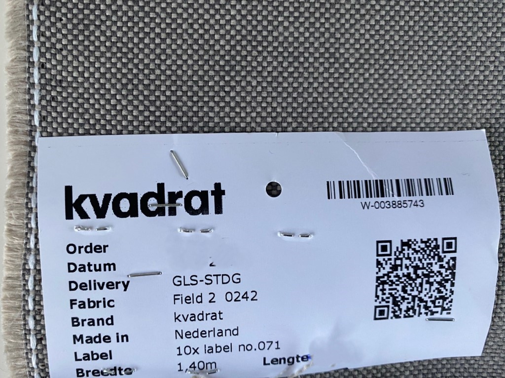 Kvadrat Field 2 242 shades of grey