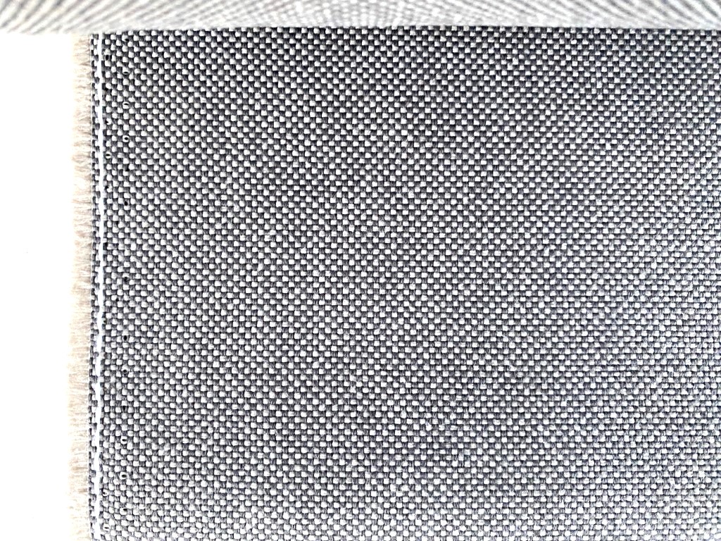 Kvadrat Field 2 242 shades of grey
