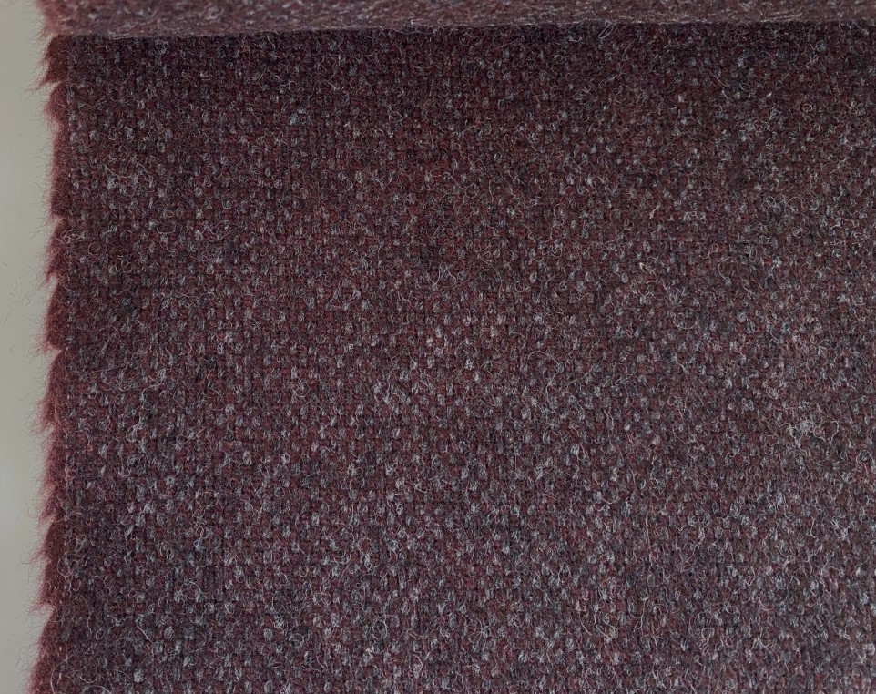 Gudbrandsdalens Amdal 675 aubergine grey