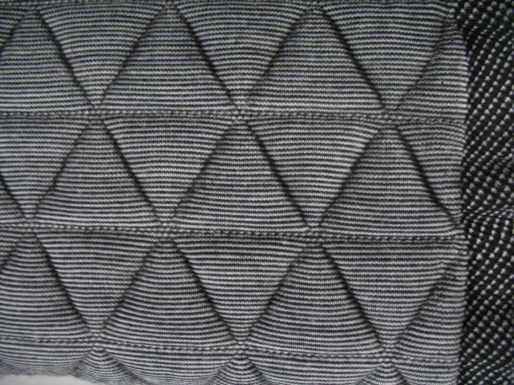Kvadrat Febrik Triangle 152 Chalk black light grey
