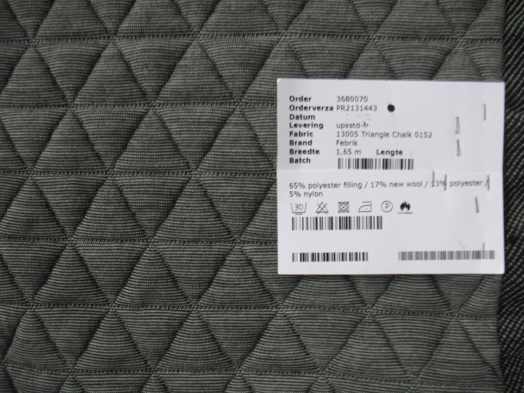 Kvadrat Febrik Triangle 152 Chalk black light grey