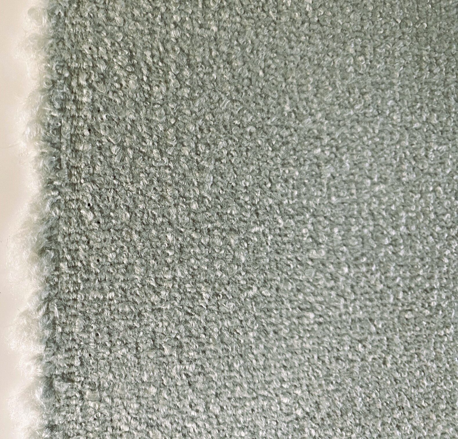 De Ploeg Lumina 17/84 soft green bouclé