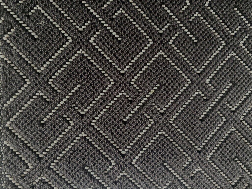 Kvadrat Sahco Grid 0010 grey, cream and white geometric pattern