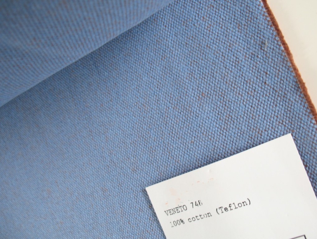 Kvadrat Veneto 2 748 lavender blue