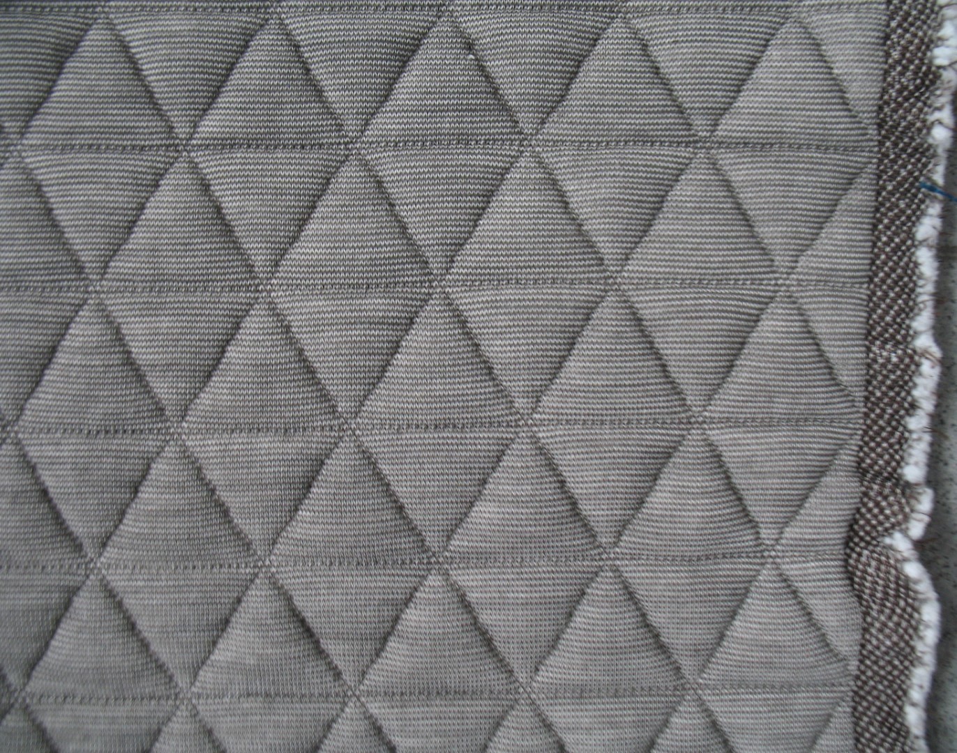 Kvadrat Febrik Triangle 0232 brown-grey cream