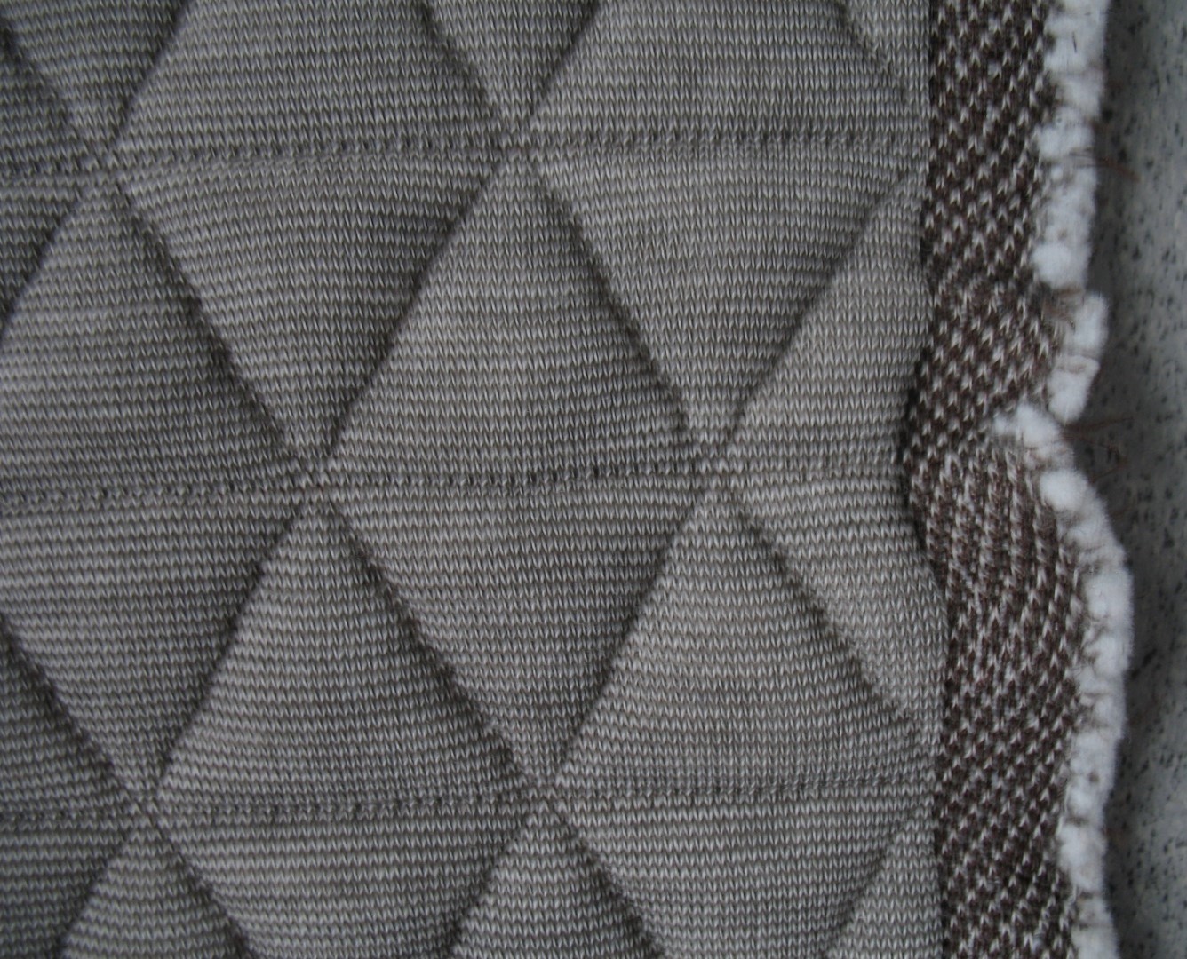Kvadrat Febrik Triangle 0232 brown-grey cream
