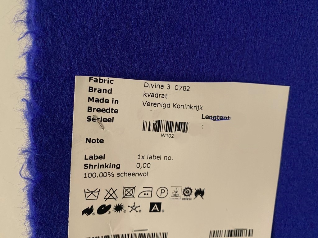 Kvadrat Divina 3 782 hard blue