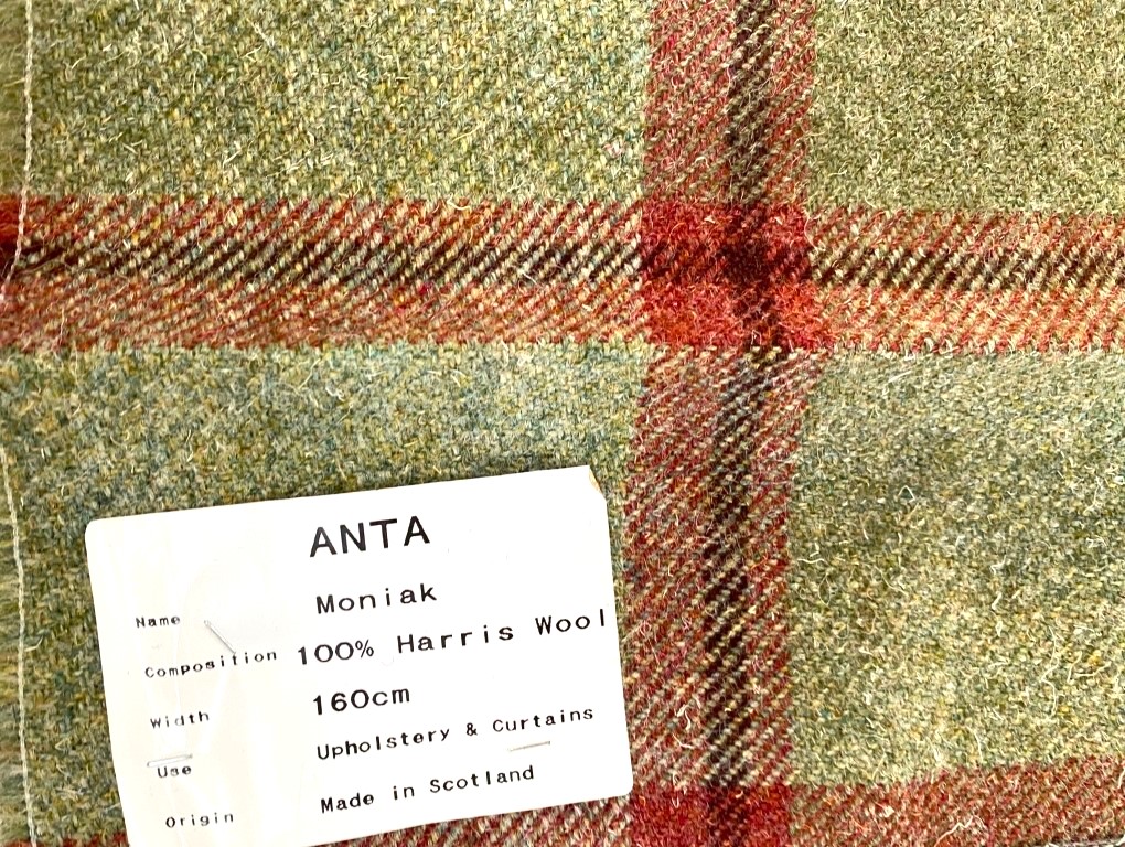 Anta Moniak green and pink diamond pattern