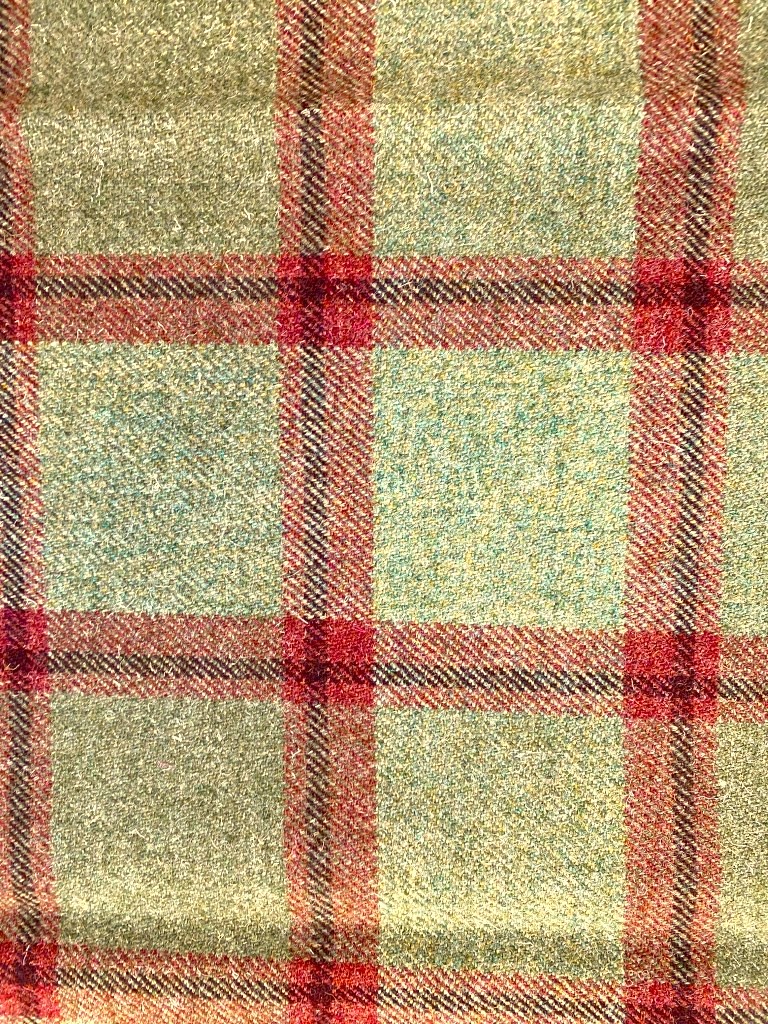Anta Moniak green and pink diamond pattern