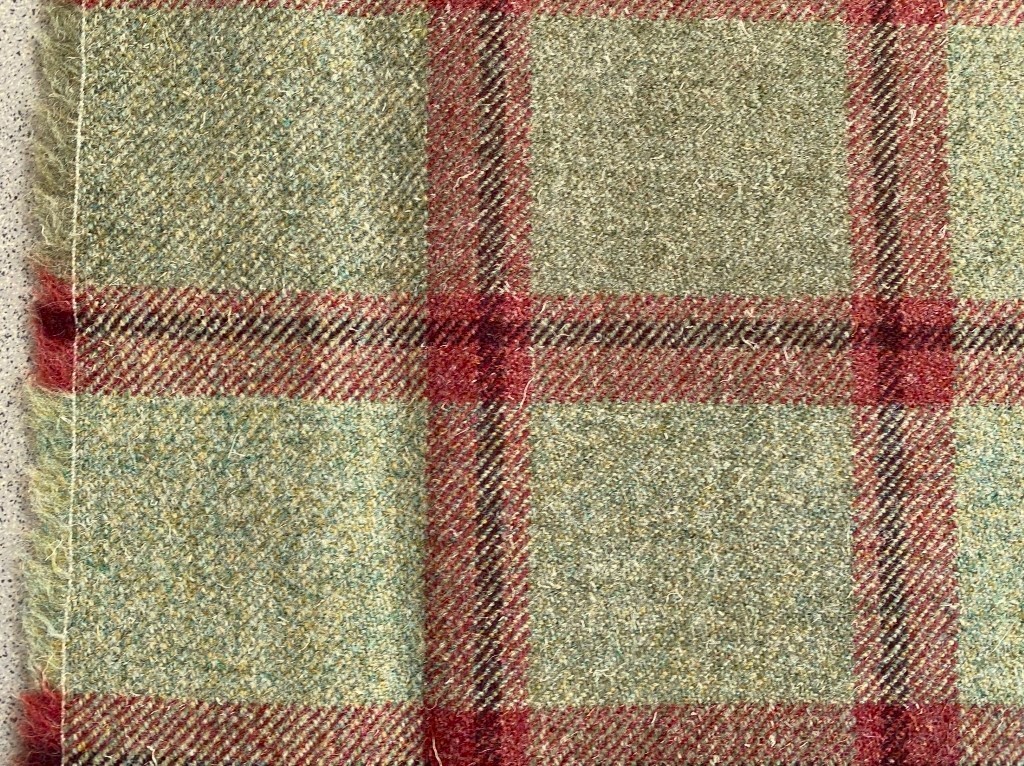 Anta Moniak green and pink diamond pattern